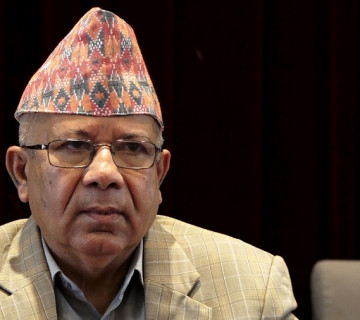 प्रधानमन्त्री देउवालाई माधव नेपालको सुझाव- झुक्याएर हस्ताक्षर गराउलान्, ख्याल गर्नुहोला 